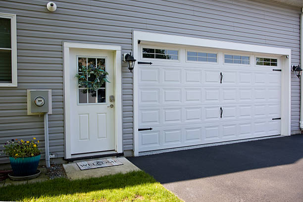 24/7 Emergency Garage Door Panel Replacement experts in Woodside, PA